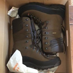 NWT Men’s hunting boots us9.5 eu42.5